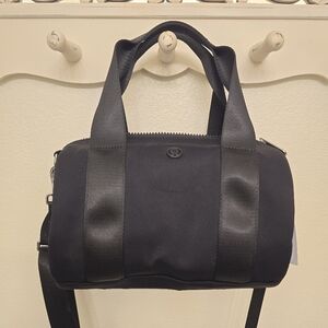 NWT Lululemon Ladies Knit Nylon Mini Barrel Duffle Bag 5L In Black